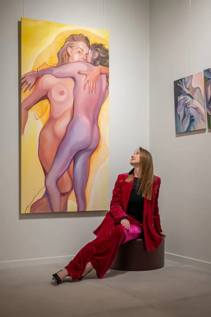 detalle de la exhibición de arte con pintura textil