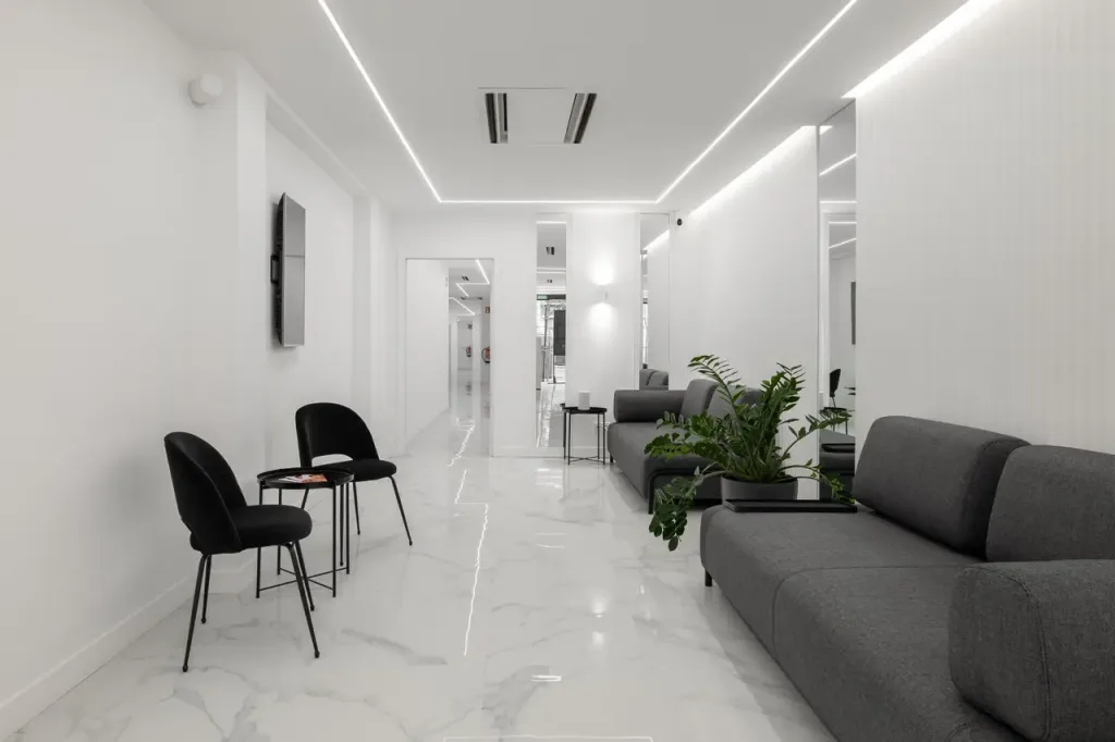 sala de espera clinica moderna (1)