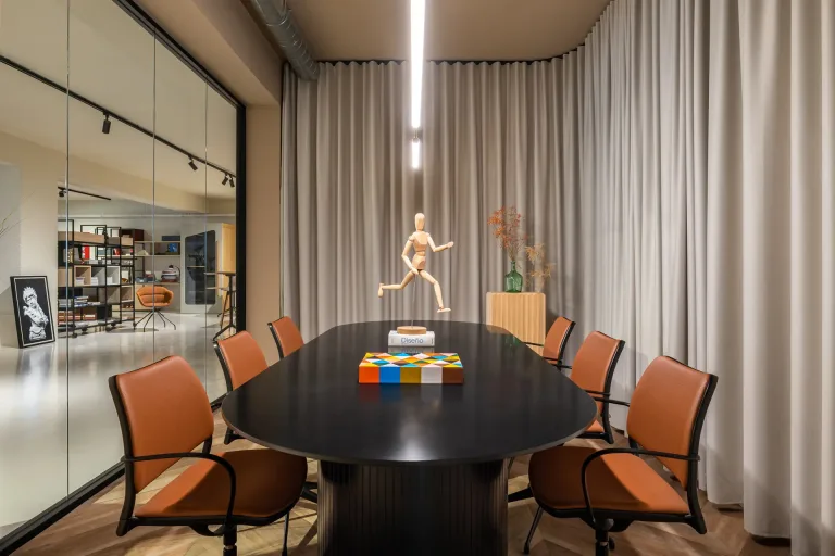 Sala de juntas moderna con decoración elegante