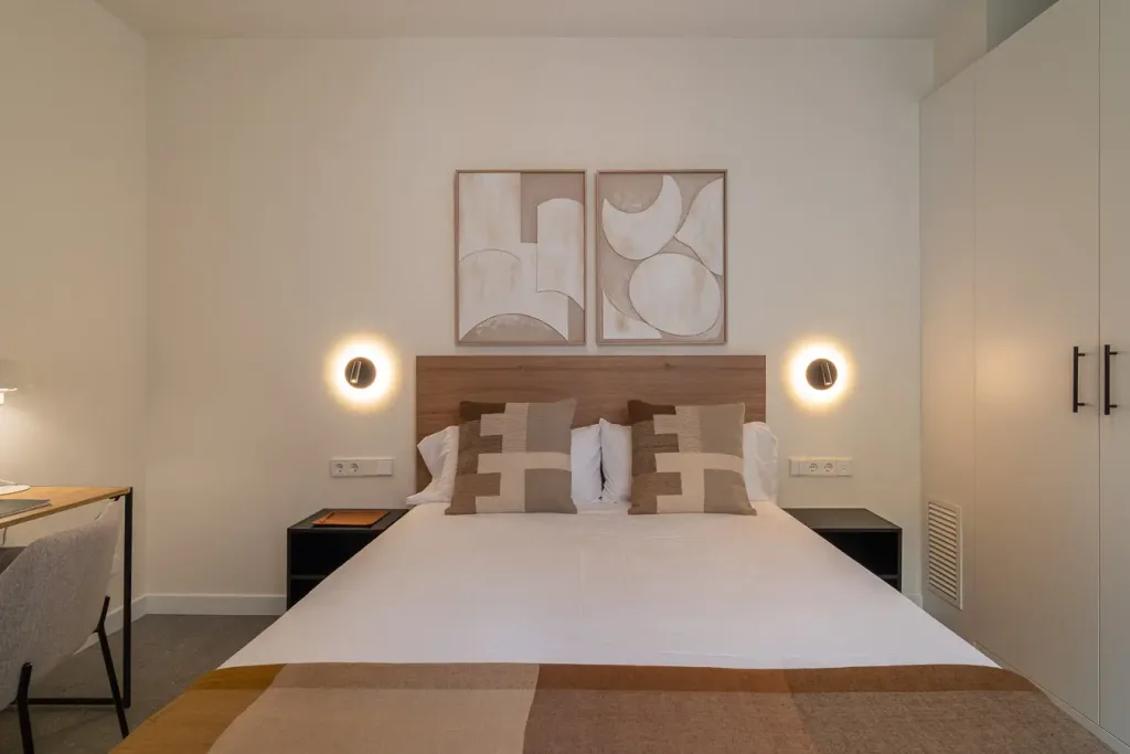 habitación moderna con cama individual