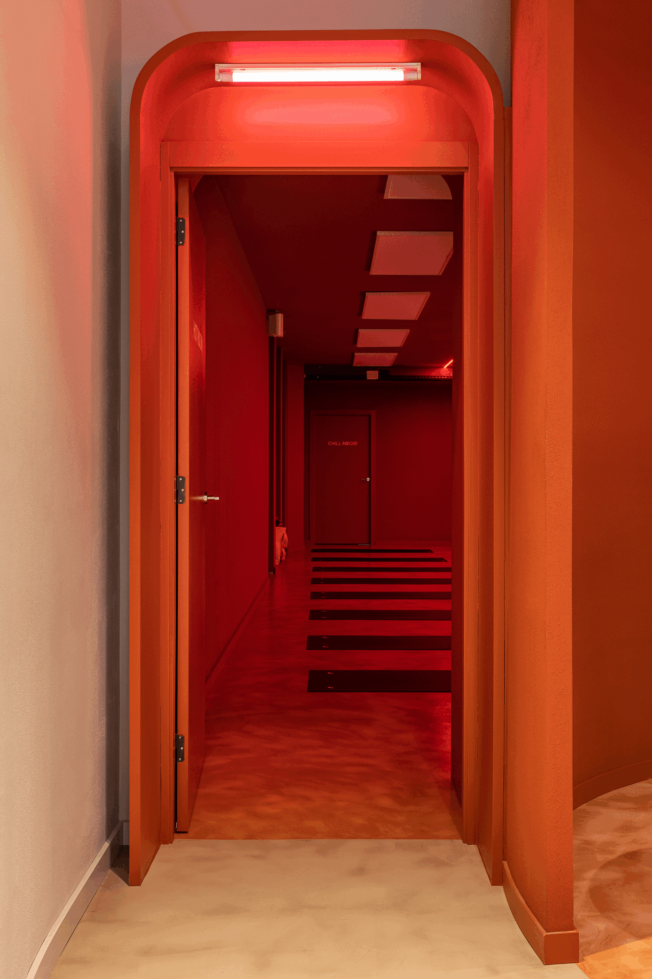 gif puerta hot room pasillo sala yoga hotcore