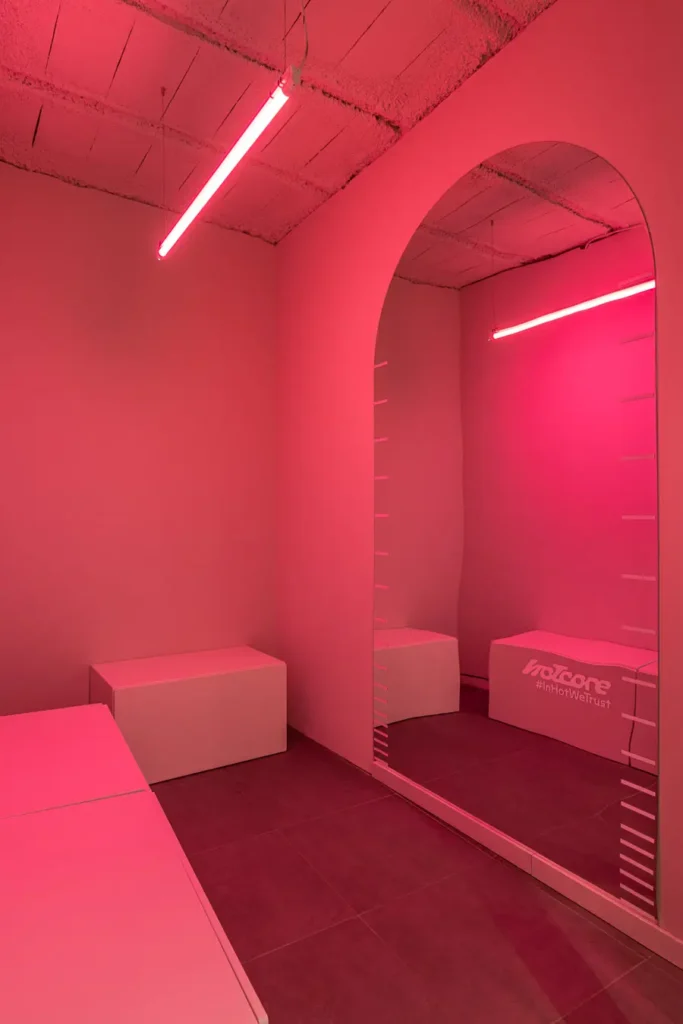 vestuario hotcore espejo luz neon rosa