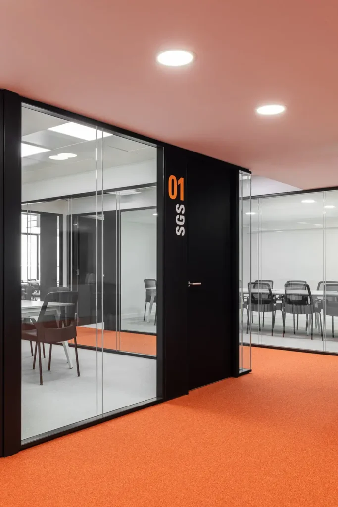 puerta sala reunion 01 oficinas sgs