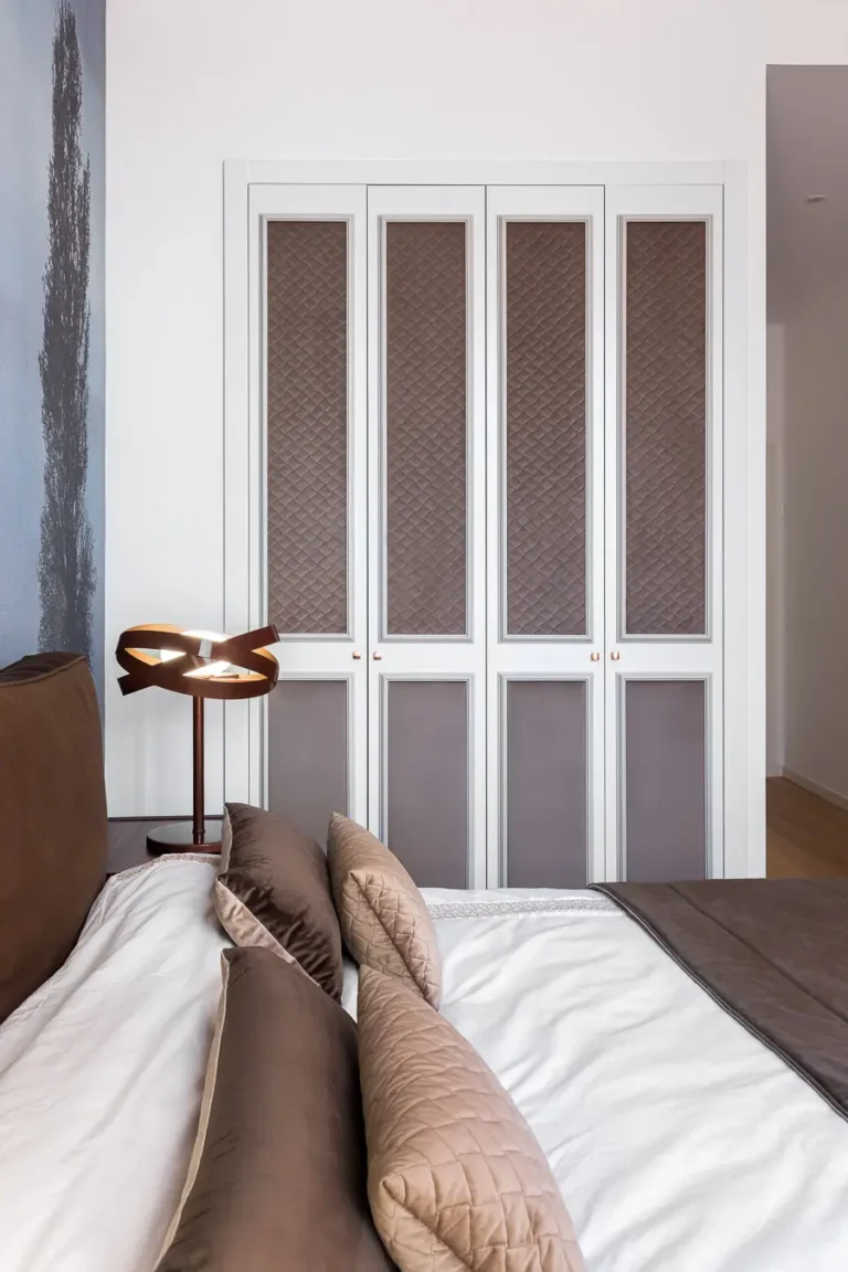 dormitorio moderno armario paneles acolchados