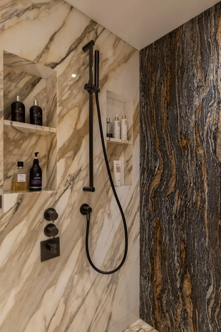ducha lujosa marmol griferia negra nichos productos