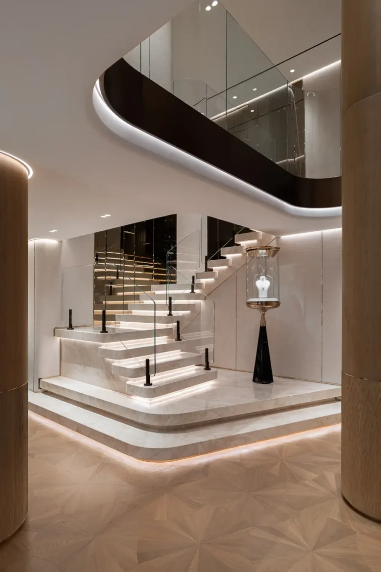 escalera marmol iluminada interior boutique lujo