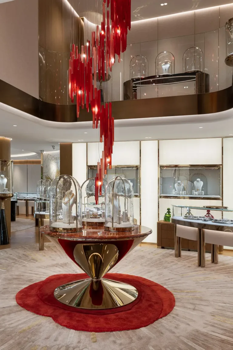 exhibicion joyas vitrinas cristal iluminacion calida
