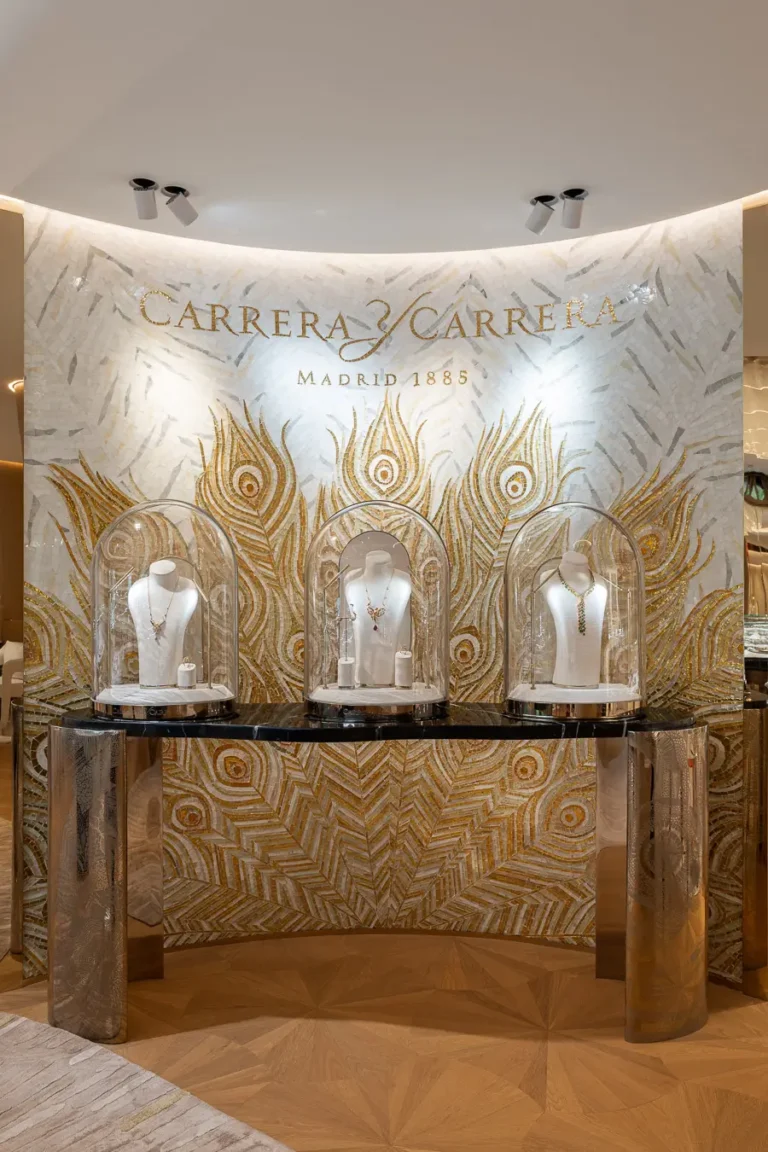 vitrinas collares exclusivos mosaico dorado carrera y carrera