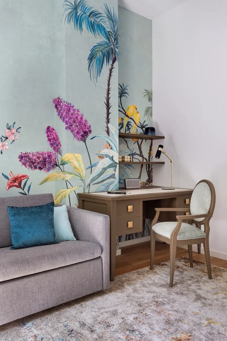 zona estudio sofa papel pintado tropical